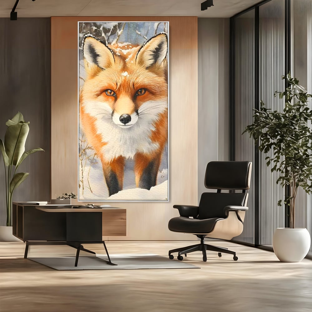Tablou canvas cu tablou canvas cu vulpe in zapada, in rama de aluminiu argintiu, pe perete intr-un birou